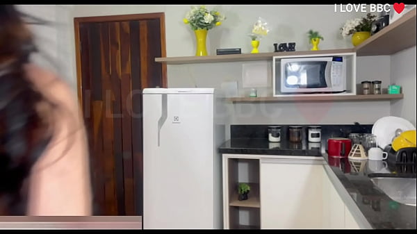 Casada muito gostosa prefere pau preto – Corno do pau pequeno disse que ela pode ser arrombada por uma rola preta e grossa