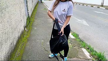 ALUNA FEZ SEXO NA FRENTE DA ESCOLA NO CARRO DO PROFESSOR CASADO