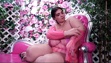 Cute Fat Babe Rose D Kush Provides for Herself JM1004