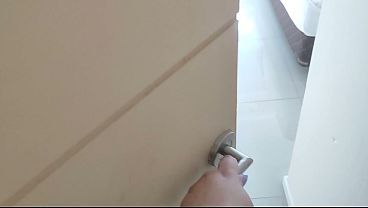 Doble amputada atada BDSM humillación ballbasting (trailer)