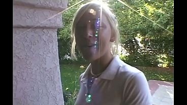 Little Summer pissing with her BFF