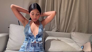 *Must See* Cute Amateur Teen ‘Alice’ Drinks Piss!