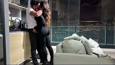 Personal pirocudo, fode vizinha casada enquanto corno só fica na punheta. Pauzudo brasileiro, encontra hotwife na academia e fode a safada na frente do marido corno manso.