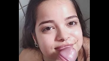 Facial Cum in POV – The young brunette knelt and had to suck until she got all messy