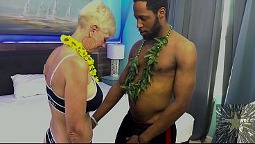 Hot GILF Foxxxy Darlin & Hung BBC Stud Savvy G Ditch Pool Plans for Fuck Fest & Squirting Orgasms
