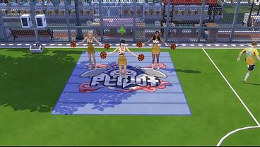 Jogadores transam com líderes de torcida no vestiário após treino. The Sims 4