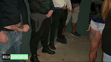 Maridos cornos levam esposas para foder com clientes do posto BR RED1