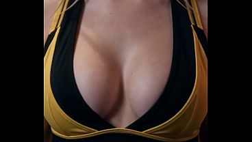 WOW La rubia del club se dejó follar en el baño y salió con el culo lleno de leche (AI generated)