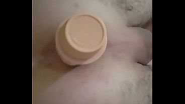 18 enne gioca con un dildo di 21 cm