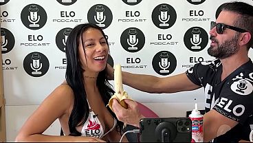 Anto Luli se atraganta con una banana bien rico!