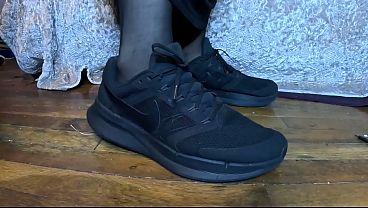 Cumming on my sneakers