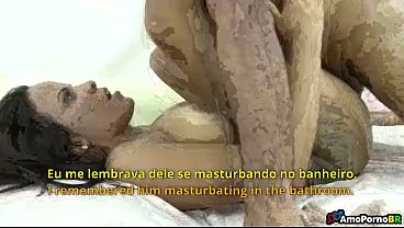 Esposa corna fodendo junto com o marido e sua amiga