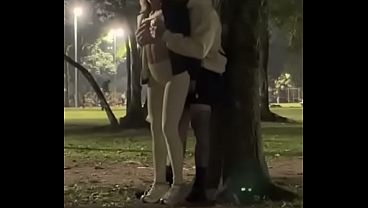 Ficou cheia de tesão no parque e sentou na minha rola na frente do corno – Personal Tatuado fode casada safada apos o treino e faz o marido corno manso gravar tudo