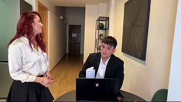 HAGO UN TRIO CON MIS COMPAÑERAS DE TRABAJO LES PARTO EL CULO MIENTRAS SE COMEN ENTRE ELLAS