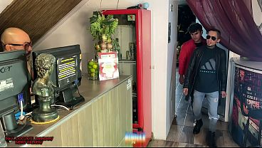 los dos nos follamos al de la recepción del sauna