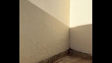 Morena casada gostosa levou o funcionario do mercado pra fuder gostoso no chuveiro pro marido corno amador cuckold se masturbar assistindo
