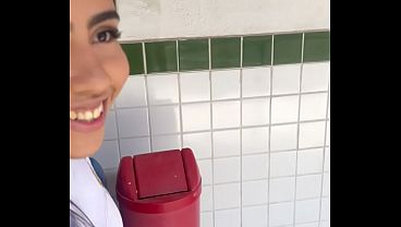 Novinha 18 anos na sala de aula do ensino medio de fortaleza dando pro amigo sem camisinha parte 2