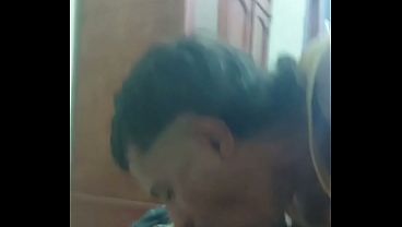 Novinho que trabalha comigo no sacolão veio aqui em casa pra me.botar pra mamar