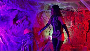 Petite Colombian woman gets aroused upon seeing a skeleton on Halloween night – Carolina Guerrero