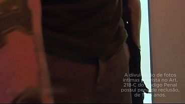 Skatista negro veio aliviar a dor e não segurou o tesão