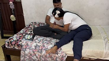 Una joven hermosa de 18 años es follada por su mejor amigo con una gran verga gorda